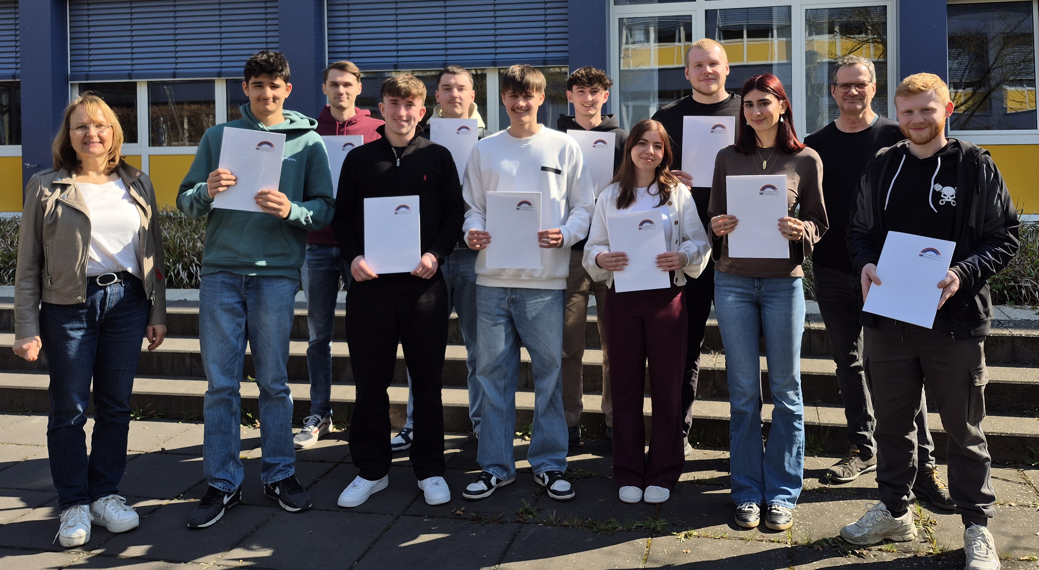 KMK-Zertifikatsprüfung: Angehende Industriekaufleute zeigen Kommunikationsfähigkeit in Englisch auf hohem Niveau